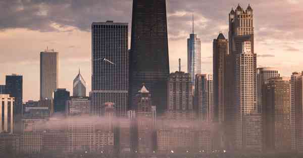 艾诚对话中外智能机器人